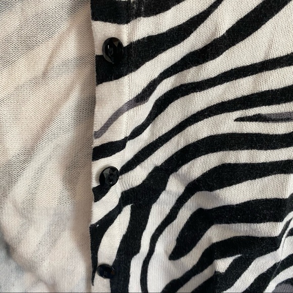 Cropped Zebra Cardigan - Picture 3 of 4